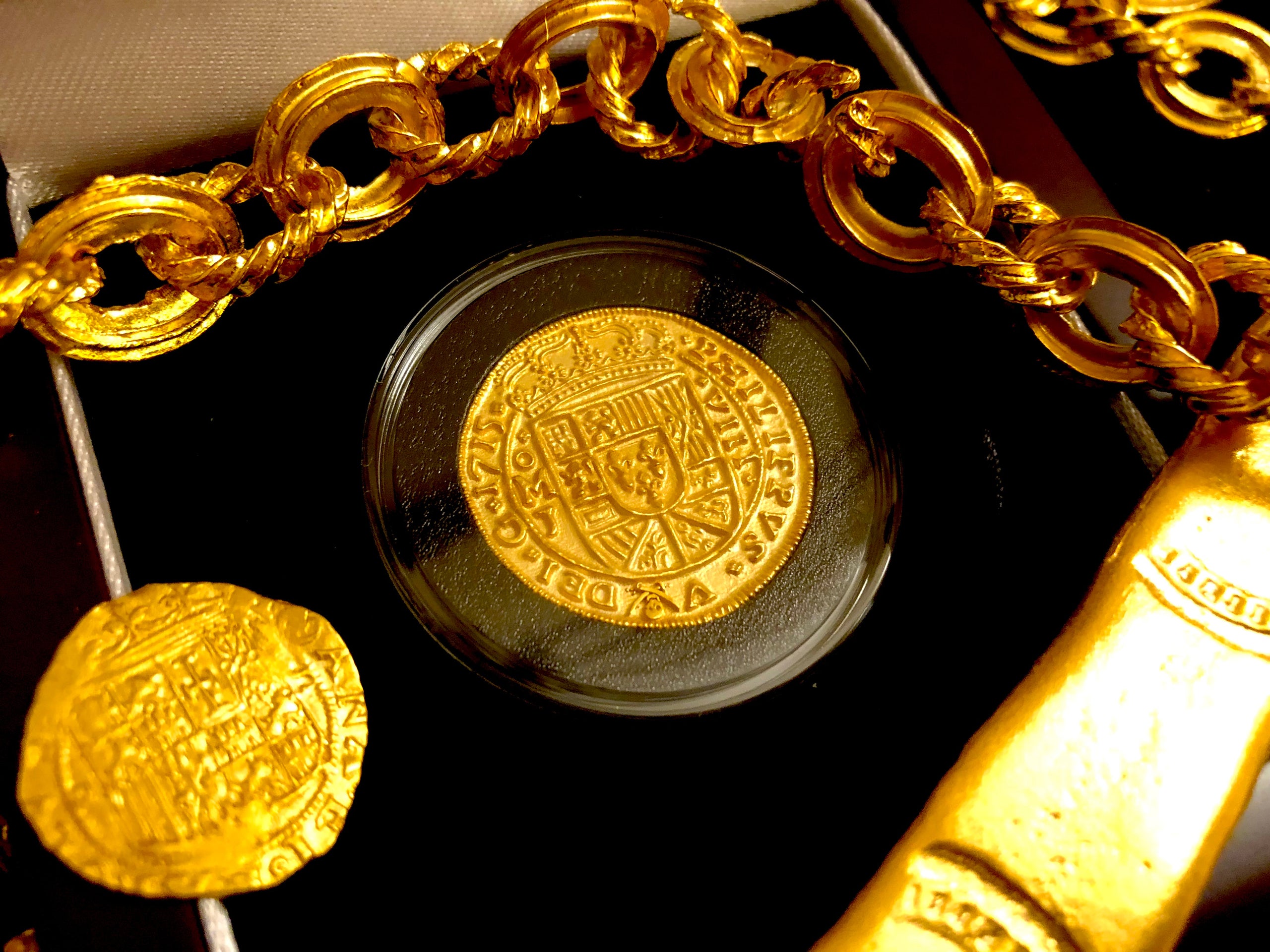 ROYAL EMERALDS MEXICO 1715 FLEET 8 ESCUDOS GOLD PLT DOUBLOON TREASURE COIN